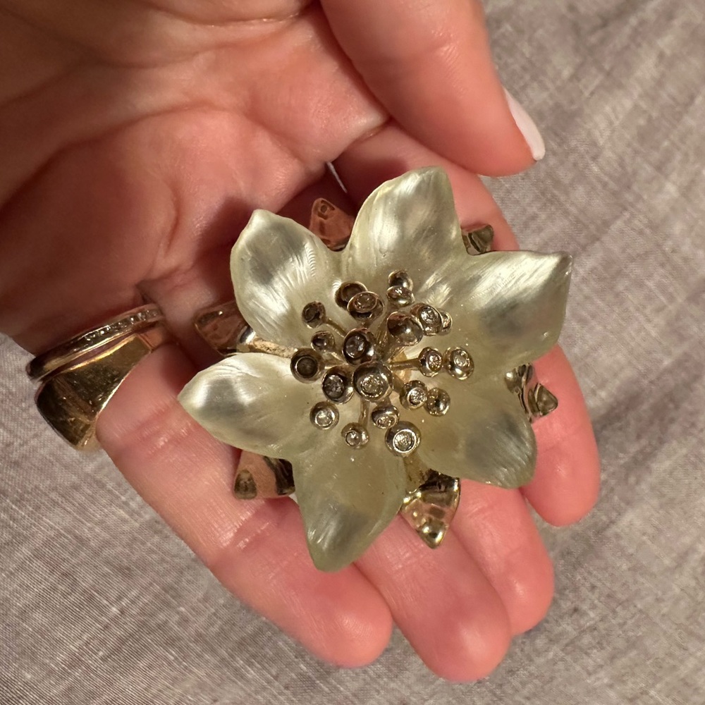 Alexis Bittar lucite flower brooch